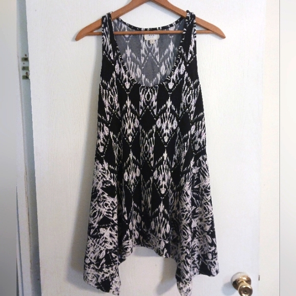 eci New York Top Ikat black Handkerchief hem sleeveless Flowy size Medium - Picture 1 of 5